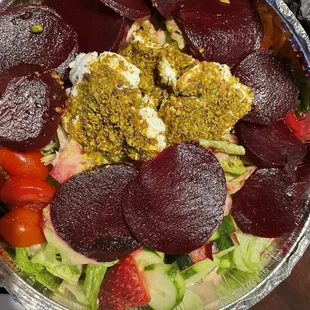 Beet salad with pistachio goat cheese and raspberry dressing (Special)