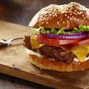 a cheeseburger on a cutting board