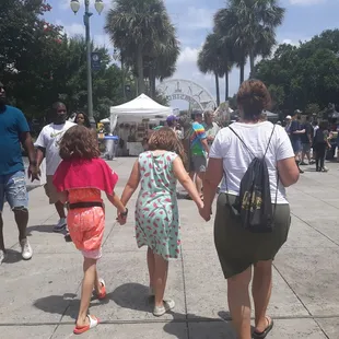 Fest friends &amp; families