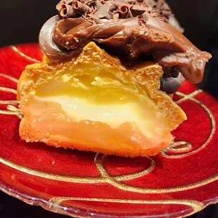 This is how you fill chocolate eclair. It was delicious.