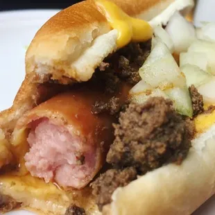 Chili cheese dog w onion