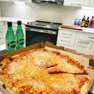 XL Cheese pizza