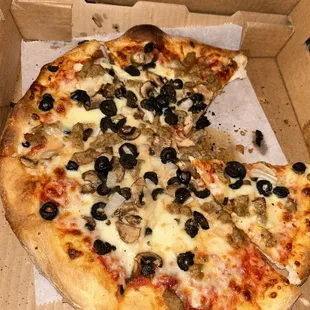 12&quot; Personal Cheese Pizza with Black Olives, Sauasge, Mushrooms, Onions