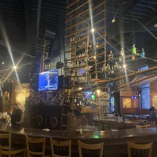 A ship bar in the middle of the restaurant.
