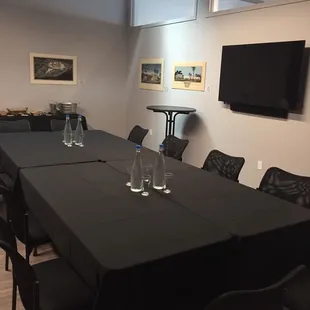 One of the many possible setups in the meeting rooms.