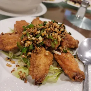 Salt and pepper chicken wings (8pcs)