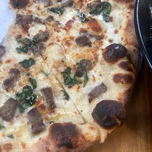 We stopped in for dinner on our way back home from Alabama. Pizza was amazing. Great selection and really good.