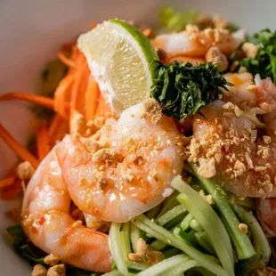 shrimp, broccoli, and carrots in a bowl