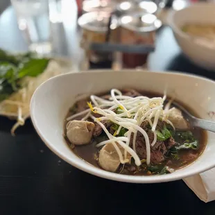 (Thai boat noodle soup) N4. Kuay Teaw Reau