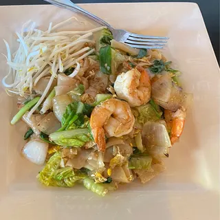 N13. Kuay Teaw Kua Kai