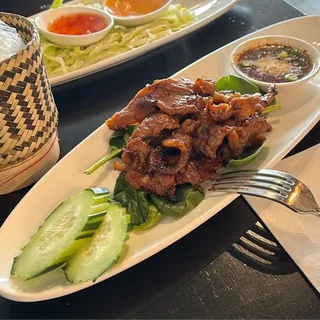 Khao neow moo yang (Grilled Pork with sticky rice or jasmine rice)