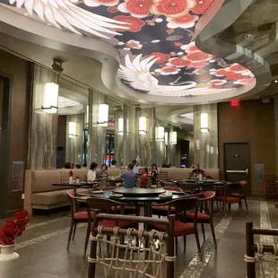 Dining room. Casual and elegant at the same time.
