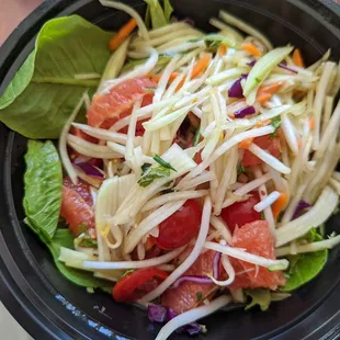 Papaya salad with spring mix. Papaya on top and mix spring in the bottom. Not suggesting to order this.