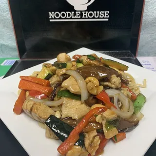 Chicken and Cashew Nuts Noodles