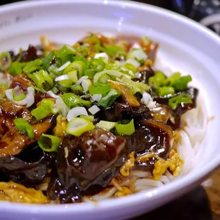 Sliced Pork and Mushroom Bowl