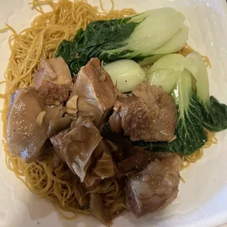 Rice Noodle with Shredded Pork & Pickled Cabbage