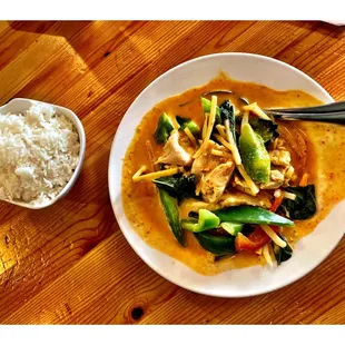 Pretty Good E3. Red Curry w/Chicken @ The Noodle Vietnamese &amp; Thai Cuisine @ Chicago, IL. Clean Place Nice Service Great Food! Cool!