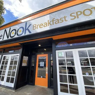 Front Entrance from Lincoln Blvd.