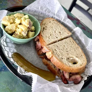 Pastrami Classic Sandwich