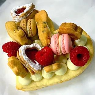 Sablé with mini pastries