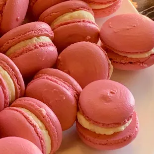 Raspberry macaron