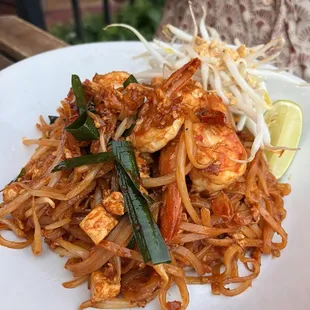 SHRIMP PAD THAI