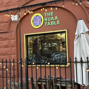 the outside of the restaurant