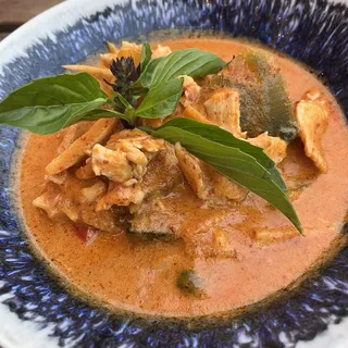 CHICKEN RED CURRY