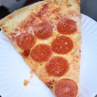 Pepperoni pizza slice