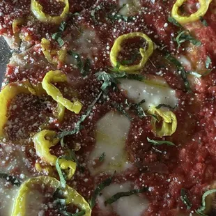 16" Margherita with banana peppers