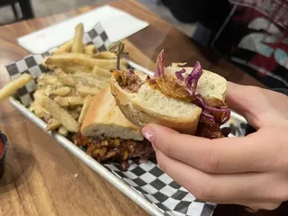 Klüddes Smokehouse + Saloon