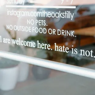 a sign on the door of a restaurant