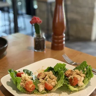 a plate of lettuce and tomato salad