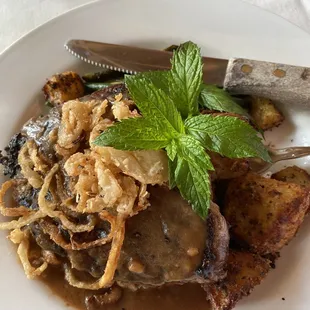 Steak with yummy onions