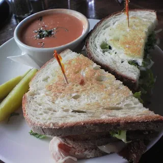 Peppered Bacon Turkey Club