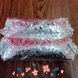 《 Super Burrito With Shrimp &amp; Steak &amp; Regular Burrito 》