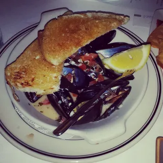 Steamed Mussels Mariniere