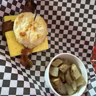 Egg n&apos; Cheese Biscuit w/bacon