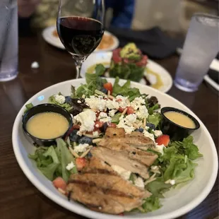 Berry salad with grilled chicken - yum!