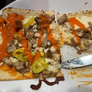 Buffalo chicken flatbread