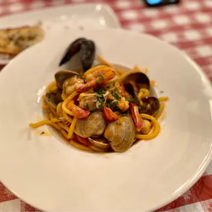 Spaghetti with seafood