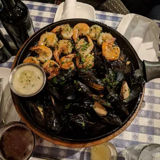 Mussels and Shrimp Skillet
