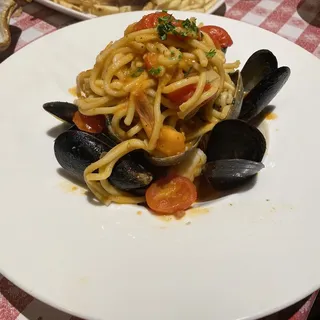Clams and Friends Pasta