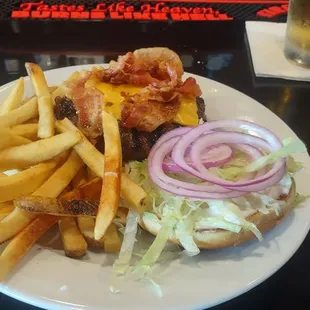 Bacon cheeseburger. Very tasty. A go to for lunch.