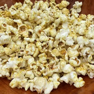 Curry and yeast popcorn