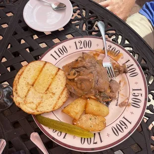Open face steak sandwich