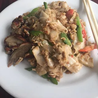 Thai Spicy Pan-Fried Noodle / Pad Kee Mao