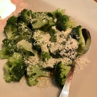 Large Broccoli (Serves 3-4)