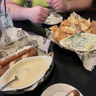 Beer Cheese &amp; Pretzels Spinach Cheese Dip