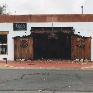 Look at how cute the store front is
